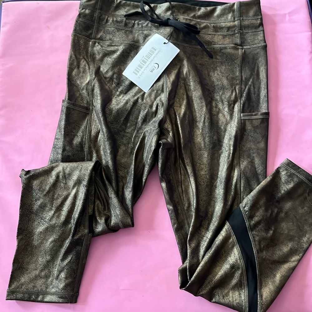 ZYIA Activewear- Distressed Cooper Pocket Drawstring Luxe 7/8 24”